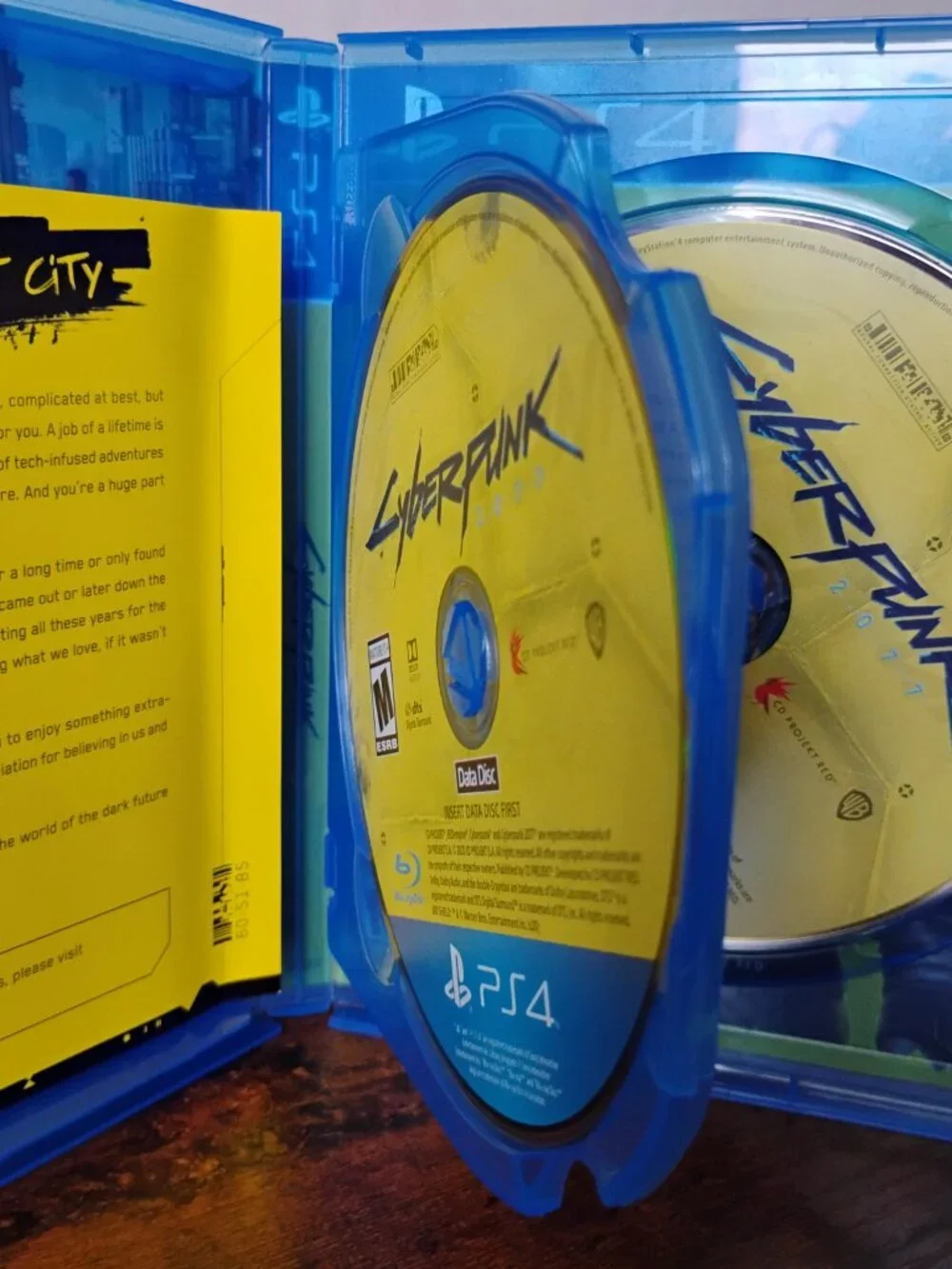 Cyberpunk 2077 (PS4) – 2-Disc Day One Edition